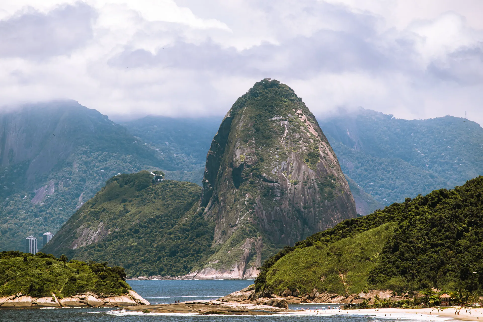 The cable car and summit of Sugarloaf Mountain