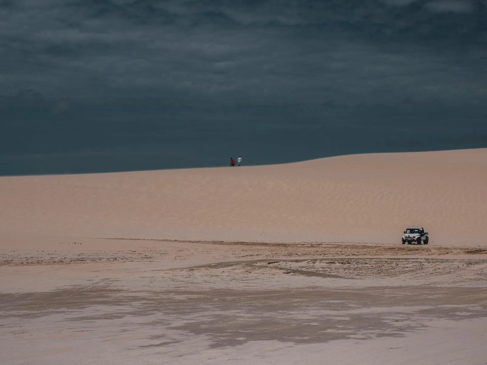 A 4x4 running along the beach near Jericoacoara