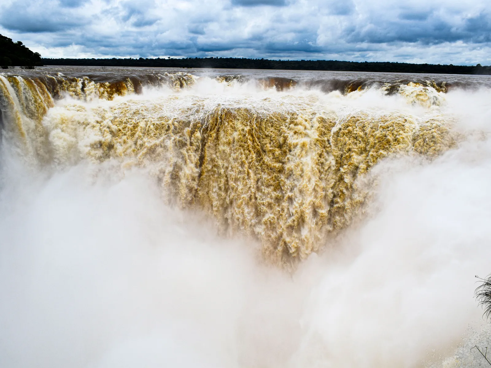 Mist rising from the Devil's Throat at Iguaçu